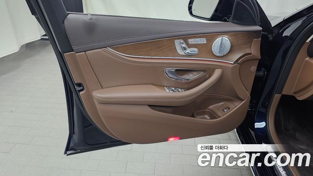 Mercedes-Benz E-Class (W213) E300 4MATIC Exclusive 2019 — фото 24