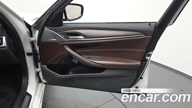 BMW 5 Series (G30) 530i M Sport Package Plus 2017 — фото 25