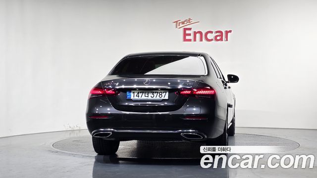 Mercedes-Benz E-Class (W213) E300e 4MATIC Exclusive 2021 — фото 4