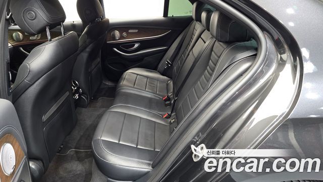 Mercedes-Benz E-Class (W213) E300e 4MATIC Exclusive 2021 — фото 11