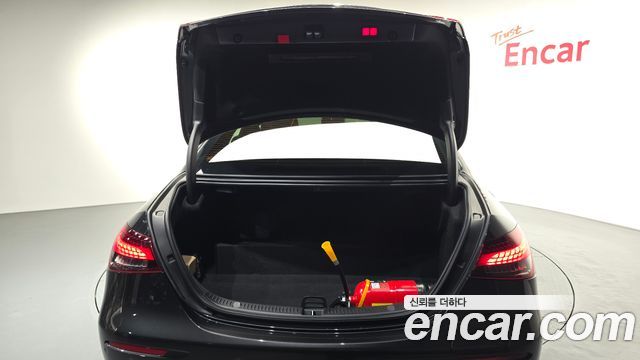 Mercedes-Benz E-Class (W213) E300e 4MATIC Exclusive 2021 — фото 18