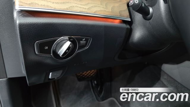 Mercedes-Benz E-Class (W213) E300e 4MATIC Exclusive 2021 — фото 20