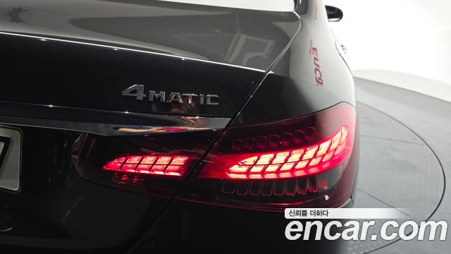 Mercedes-Benz E-Class (W213) E300e 4MATIC Exclusive 2021 — фото 23