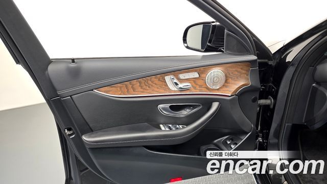 Mercedes-Benz E-Class (W213) E300e 4MATIC Exclusive 2021 — фото 24