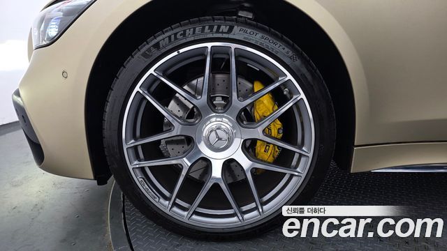 Mercedes-Benz AMG GT 4Door 43 4MATIC+ Dynamic golden daylight 2023 — фото 5