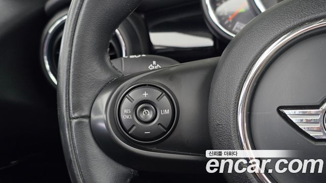 MINI Cooper Convertible Standard 3rd Generation 2018 — фото 18