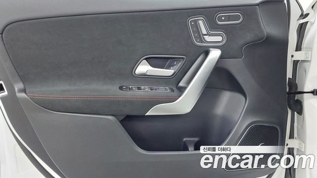 Mercedes-Benz A-Class (W177) AMG A45 4MAITC+ Hatchback 2025 — фото 19