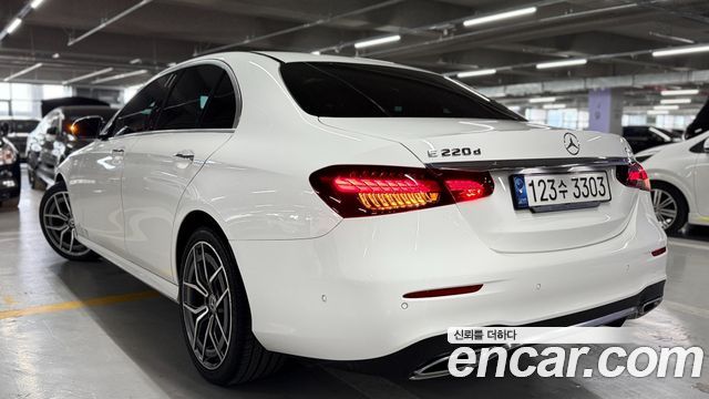 Mercedes-Benz E-Class (W213) E220d 4MATIC AMG Line 2022 — фото 6