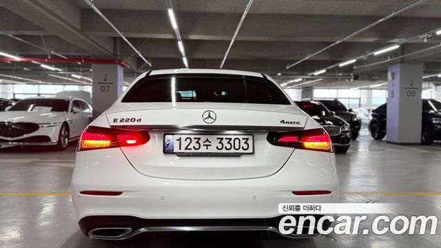 Mercedes-Benz E-Class (W213) E220d 4MATIC AMG Line 2022 — фото 7