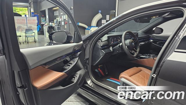 BMW 5 Series (G60) 530i xDrive M Sport Pro Special Edition 2025 — фото 10