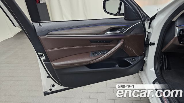 BMW 5 Series (G30) 530i xDrive Luxury Plus 2018 — фото 24