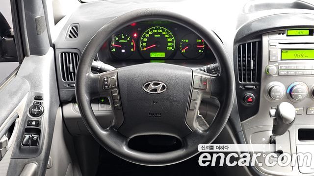 Hyundai Grand Starex 5-Seater VAN CVX Luxury 2014 — фото 13