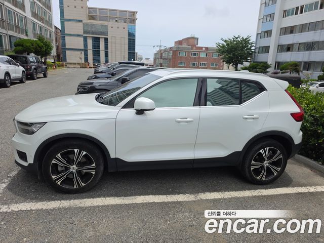 Volvo XC40 B4 Inscription 2021 — фото 3