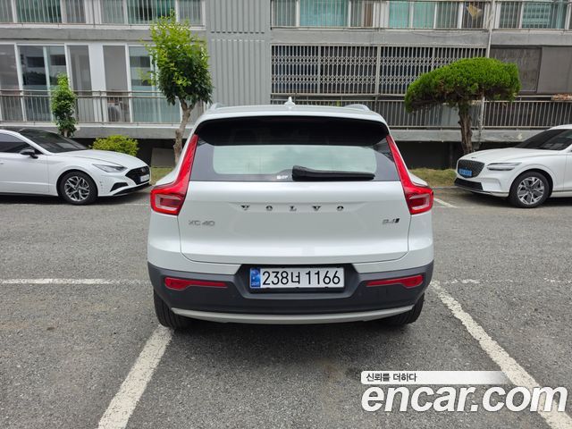Volvo XC40 B4 Inscription 2021 — фото 4
