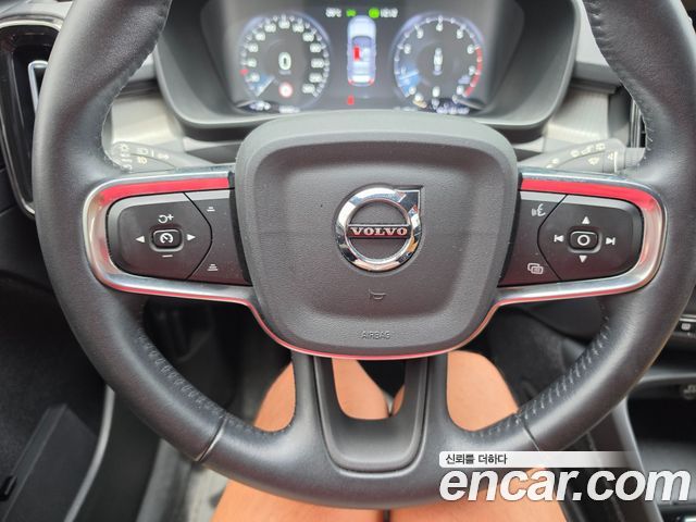 Volvo XC40 B4 Inscription 2021 — фото 15