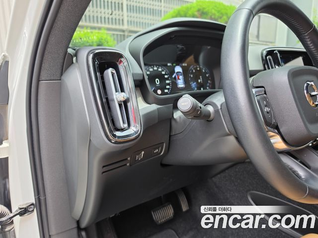 Volvo XC40 B4 Inscription 2021 — фото 16