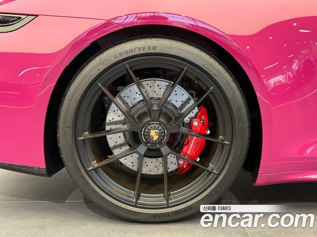 Porsche 911 (992) Targa 4 GTS 2025 — фото 7