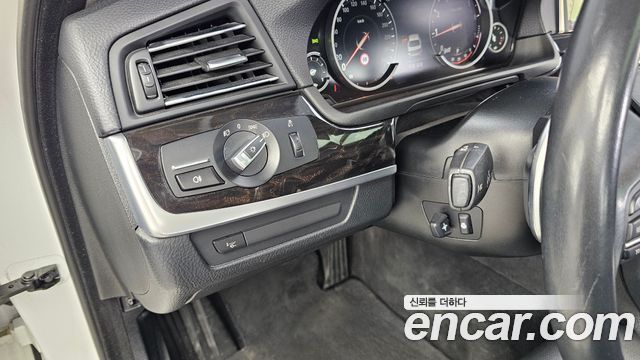 BMW 5 Series (F10) 528i 2015 — фото 16