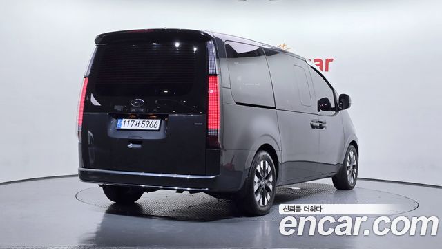 Hyundai Staria 4WD Lounge 9-Seater Inspiration 2023 — фото 2