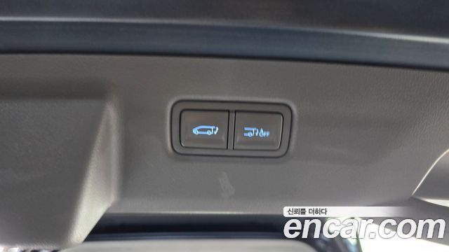 Hyundai Staria 4WD Lounge 9-Seater Inspiration 2023 — фото 16