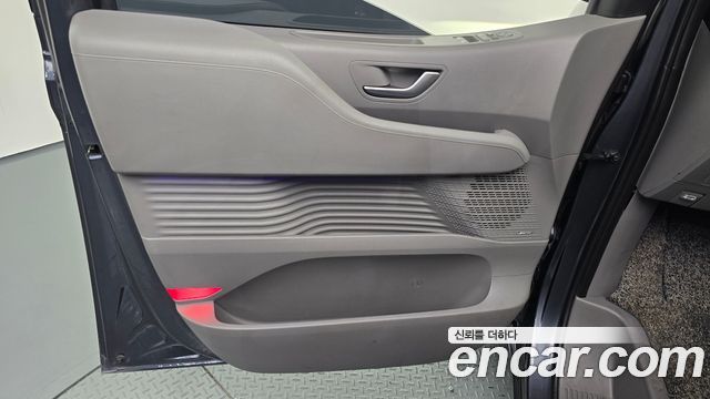 Hyundai Staria 4WD Lounge 9-Seater Inspiration 2023 — фото 24