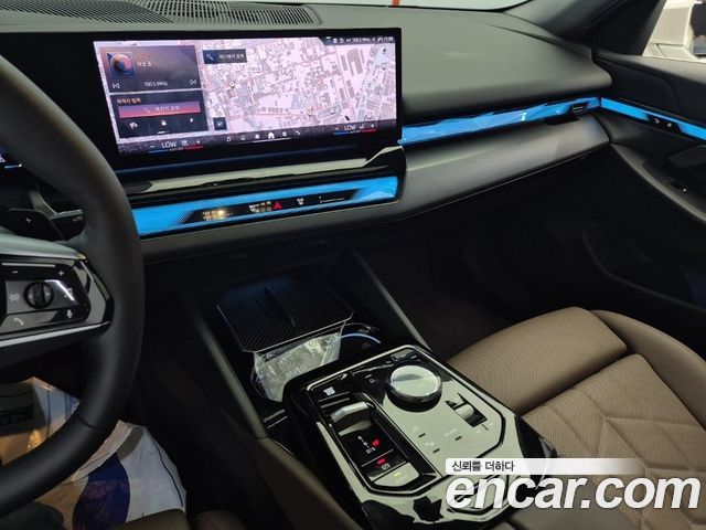 BMW 5 Series (G60) 520i 2025 — фото 10