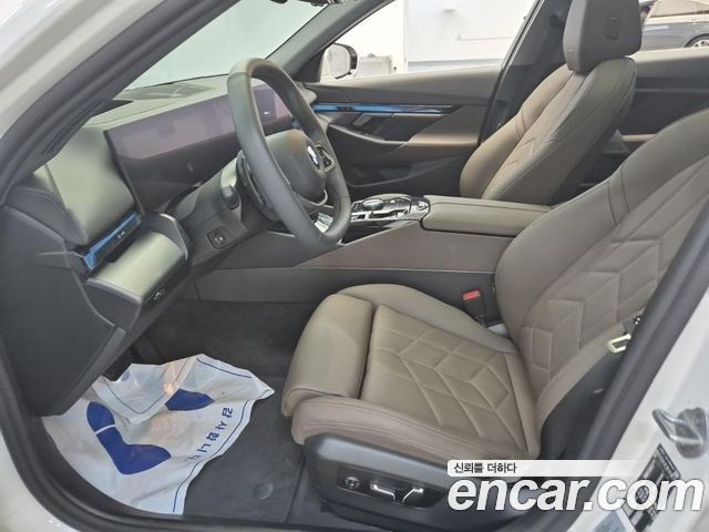 BMW 5 Series (G60) 520i 2025 — фото 15