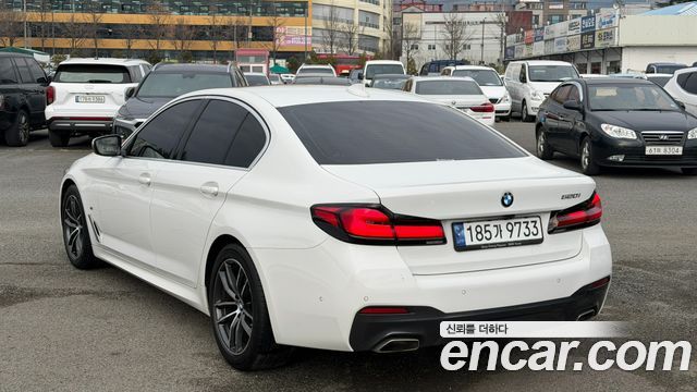 BMW 5 Series (G30) 520i M Sport 2023 — фото 2