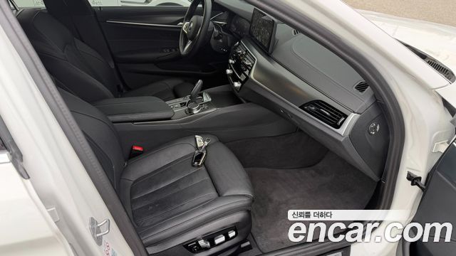BMW 5 Series (G30) 520i M Sport 2023 — фото 10