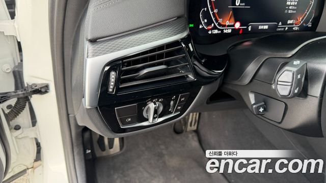 BMW 5 Series (G30) 520i M Sport 2023 — фото 15