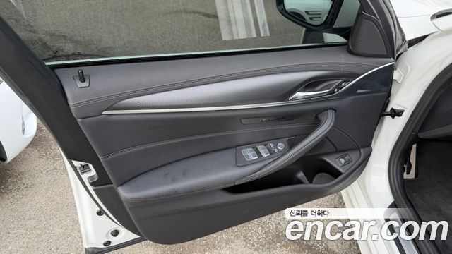BMW 5 Series (G30) 520i M Sport 2023 — фото 16