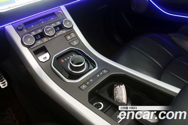 Land Rover Range Rover Evoque 2.0 TD4 SE Dynamic Convertible 2017 — фото 21