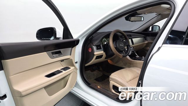 Jaguar XF (X260) 20d Prestige AWD 2017 — фото 10
