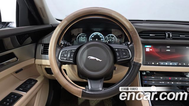 Jaguar XF (X260) 20d Prestige AWD 2017 — фото 13