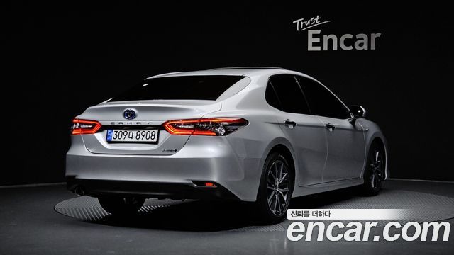 Toyota Camry (XV70) 2.5 XLE Hybrid 2024 — фото 2