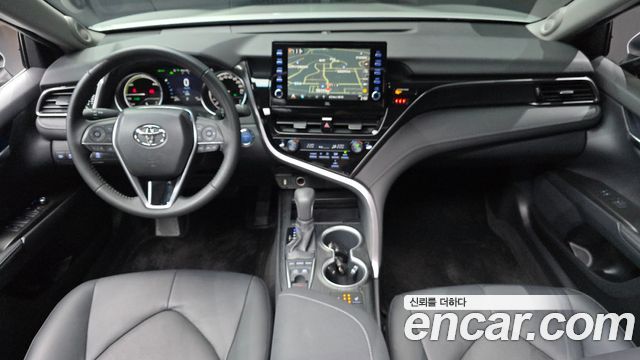 Toyota Camry (XV70) 2.5 XLE Hybrid 2024 — фото 7