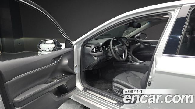 Toyota Camry (XV70) 2.5 XLE Hybrid 2024 — фото 10