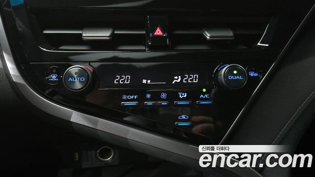 Toyota Camry (XV70) 2.5 XLE Hybrid 2024 — фото 17