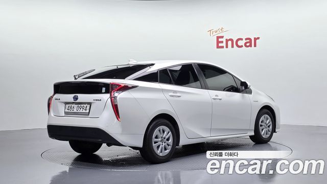 Toyota Prius (IV) 1.8 E 2016 — фото 2