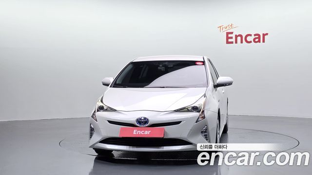 Toyota Prius (IV) 1.8 E 2016 — фото 3