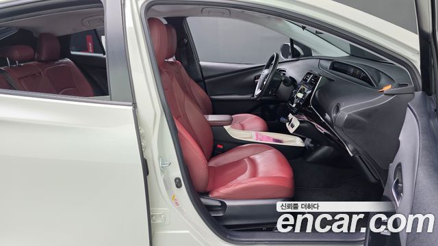 Toyota Prius (IV) 1.8 E 2016 — фото 11
