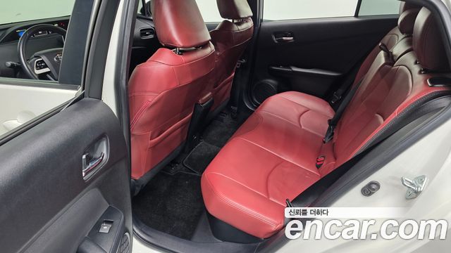 Toyota Prius (IV) 1.8 E 2016 — фото 12