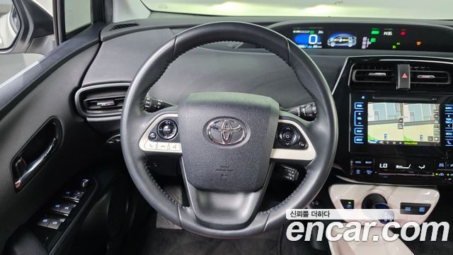 Toyota Prius (IV) 1.8 E 2016 — фото 13