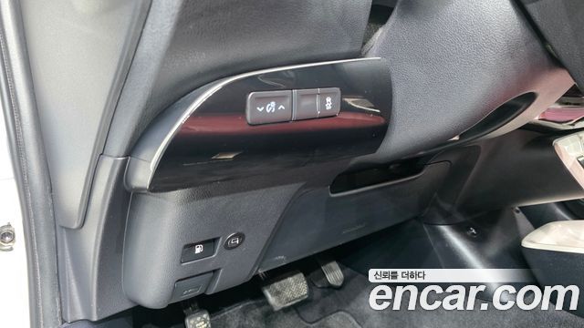 Toyota Prius (IV) 1.8 E 2016 — фото 16