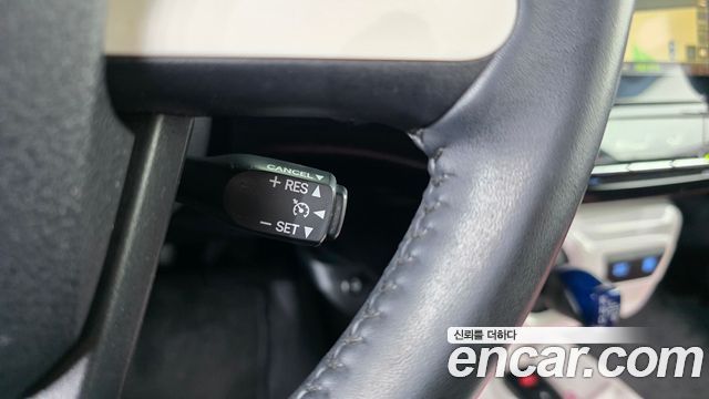 Toyota Prius (IV) 1.8 E 2016 — фото 18