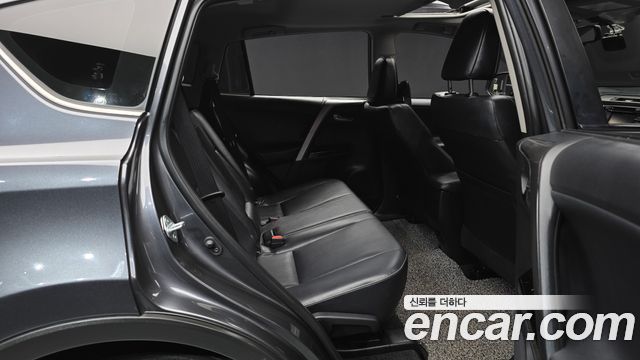 Toyota RAV4 2.5 2WD 4th 2018 — фото 11