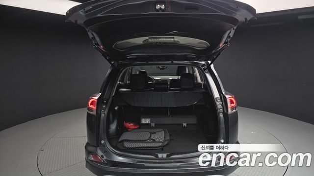 Toyota RAV4 2.5 2WD 4th 2018 — фото 20