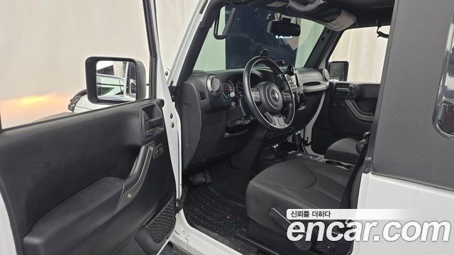 Jeep Wrangler (JK) 3.6 Sport 2Door 2017 — фото 10