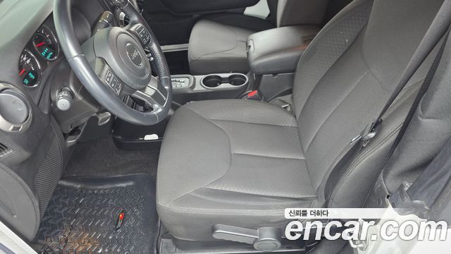 Jeep Wrangler (JK) 3.6 Sport 2Door 2017 — фото 12