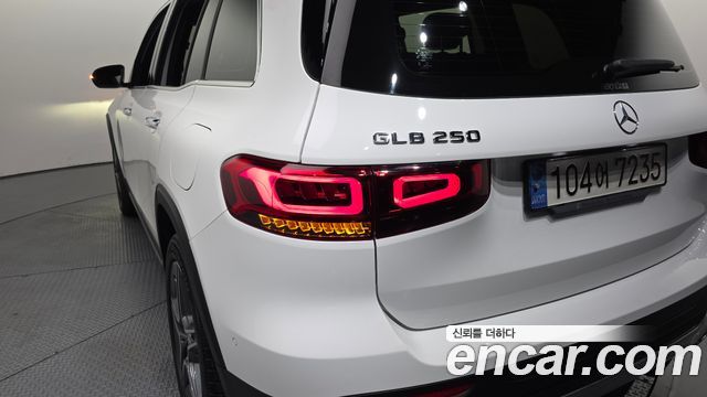Mercedes-Benz GLB-Class (X247) GLB250 4MATIC 2022 — фото 23